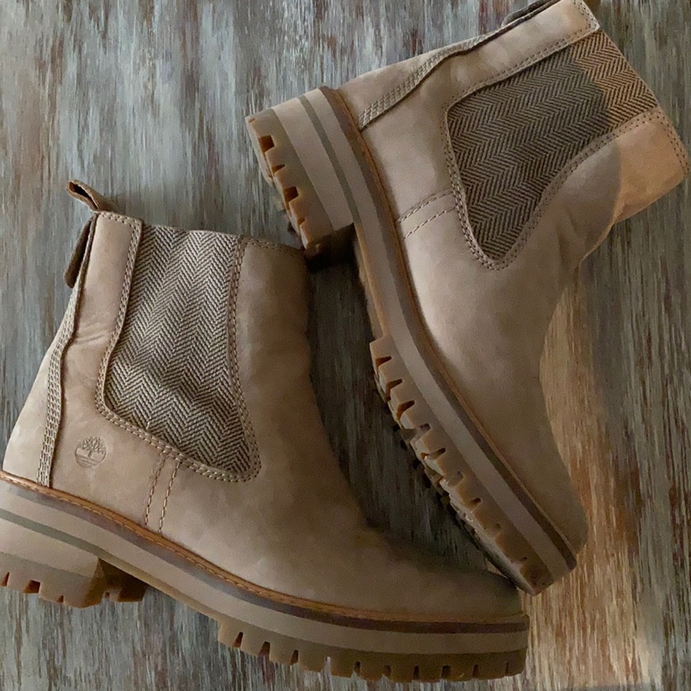 TIMBERLAND COURMAYEUR VALLEY CHELSEA BOOT - WOMEN'S